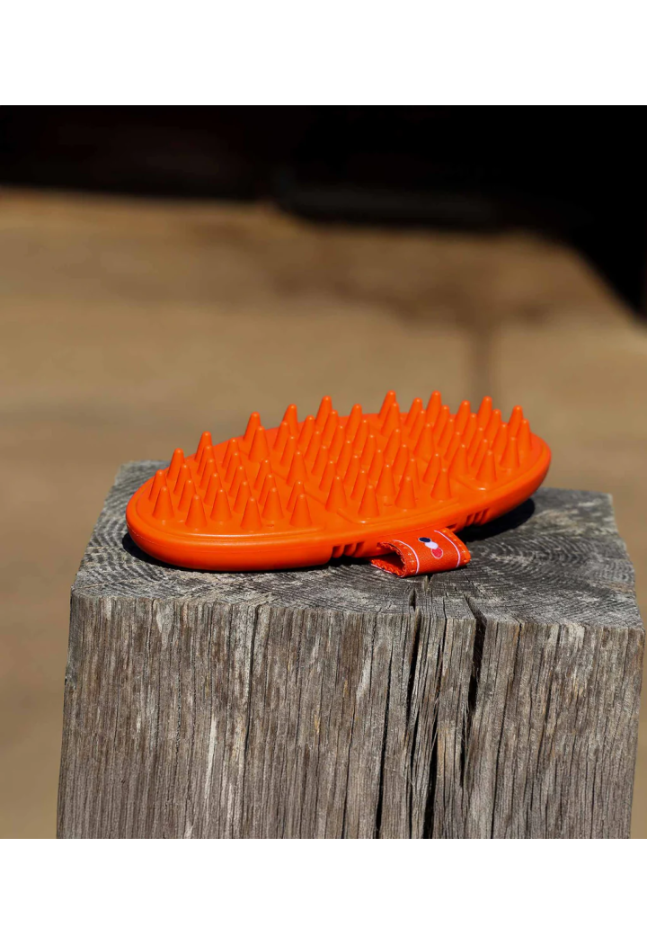 PREMIER EQUINE Softtouch Flexi Brush