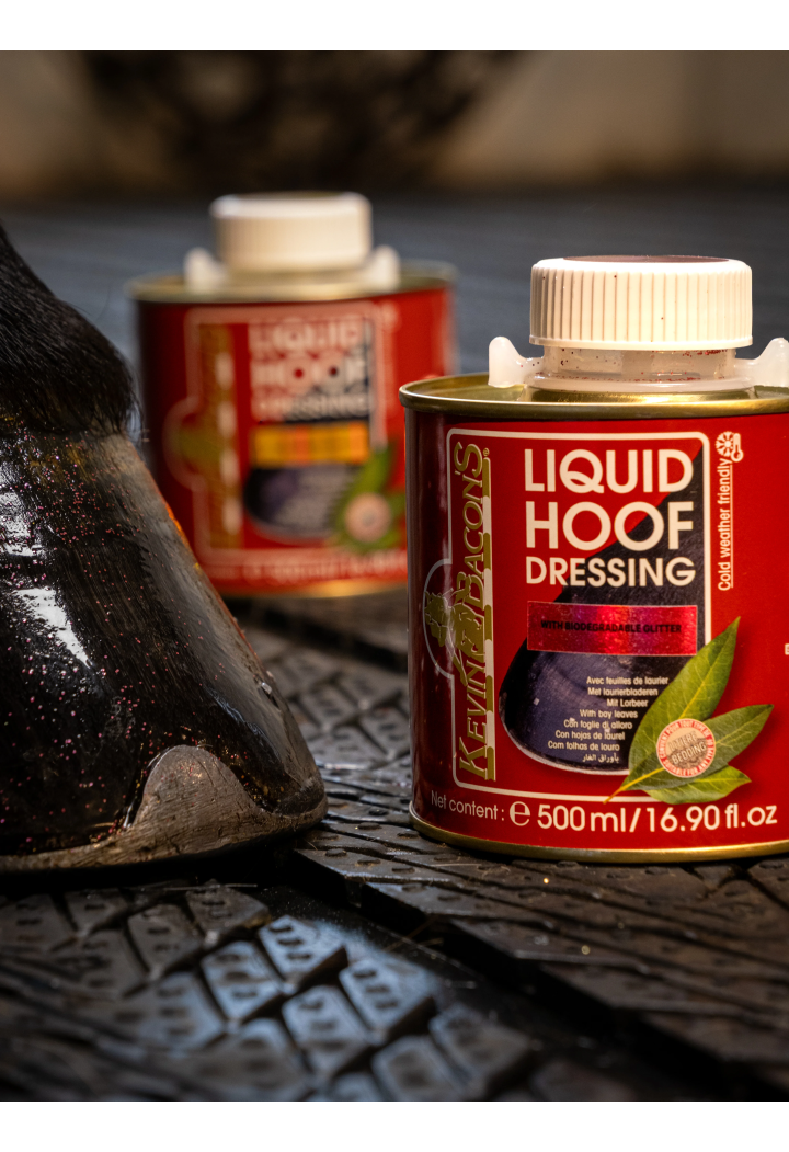 Ulei pentru copite KEVIN BACON'S Liquid Hoof roz cu sclipici 500ml